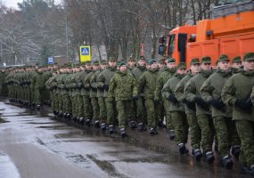 Švenčių išvakarėse Lietuvos valstybei prisiekė šauktiniai kariai  - 5
