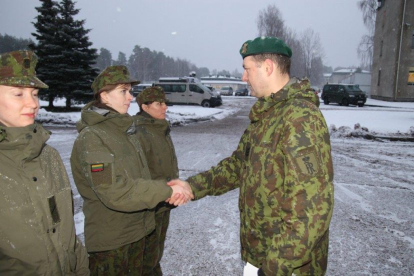 Didžiojo Lietuvos etmono Jonušo Radvilos mokomajame pulke Bazinį kario kursą baigė nuolatinės...