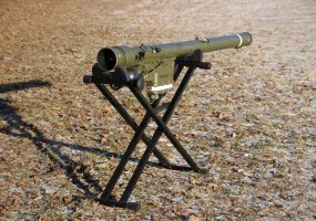 Oro gynybos bataliono kariai mokosi valdyti priešlėktuvinę raketinę sistemą GROM - 3