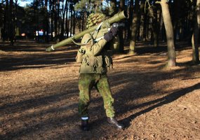 Oro gynybos bataliono kariai mokosi valdyti priešlėktuvinę raketinę sistemą GROM - 4