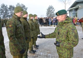 Lietuvos kariuomenės Generolo Adolfo Ramanausko kovinio rengimo centre kariai išleisti į atsargą  - 5