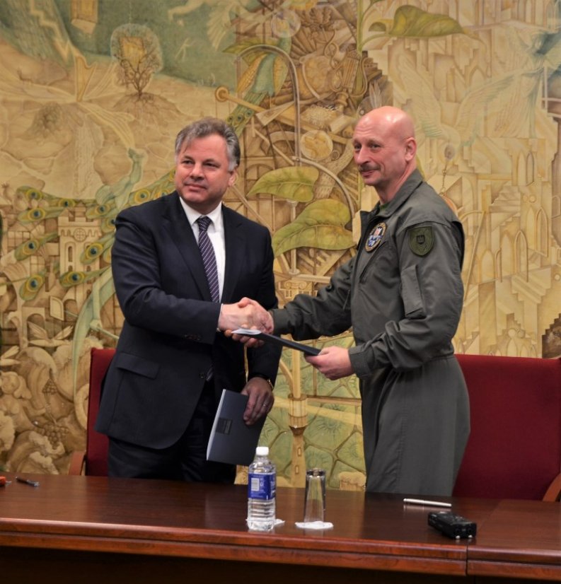Karinės oro pajėgos pradeda bendradarbiavimą su Klaipėdos Universitetu