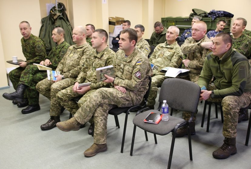 Oro gynybos batalione lankėsi Ukrainos kariuomenės vyriausieji puskarininkiai