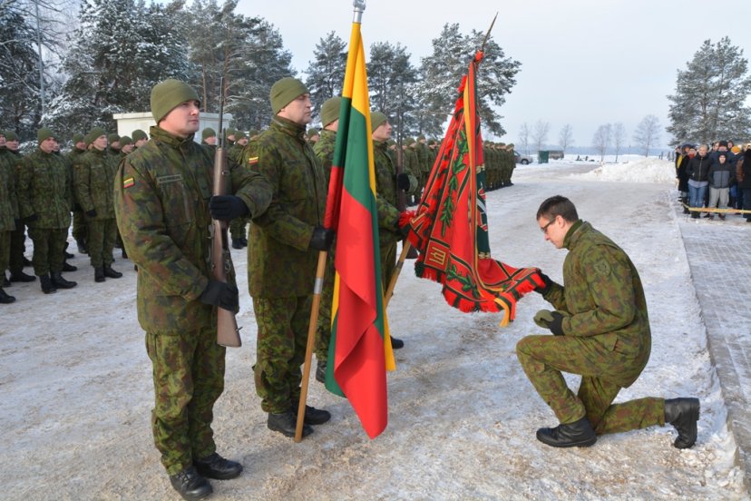Lietuvos kariuomenės Generolo Adolfo Ramanausko kovinio rengimo centre kariai išleisti į atsargą 