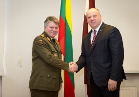 Lietuvos ir Latvijos kariuomenių vadai Rygoje svarstė glaudesnio karinio bendradarbiavimo galimybes - 4