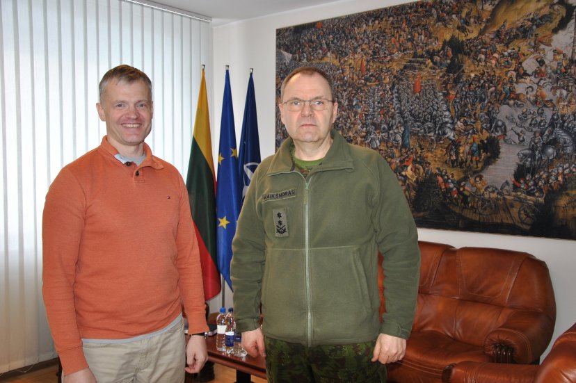 Gynybos štabe lankėsi  Sužeistų karių asociacijos prezidentas