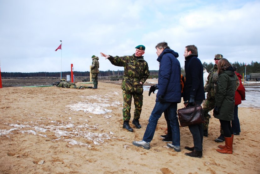 NATO priešakinių pajėgų kovinėje grupėje lankėsi Nyderlandų parlamento Gynybos komiteto nariai