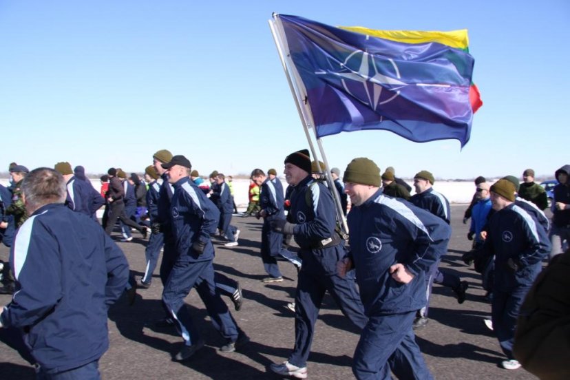 Karinės oro pajėgos Lietuvos narystę NATO kviečia pažymėti unikaliu bėgimu Šiauliuose