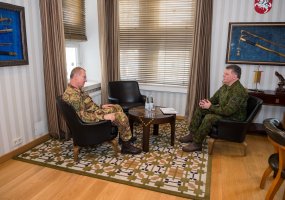 Lietuvoje lankosi NATO Jungtinių pajėgų vadavietės Brunsume vadas gen. R. Marchio - 2