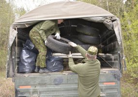 Kariai prisidėjo prie akcijos „Darom 2018“ ir tvarkė aplinką Nemenčinėje bei Pabradėjė - 2