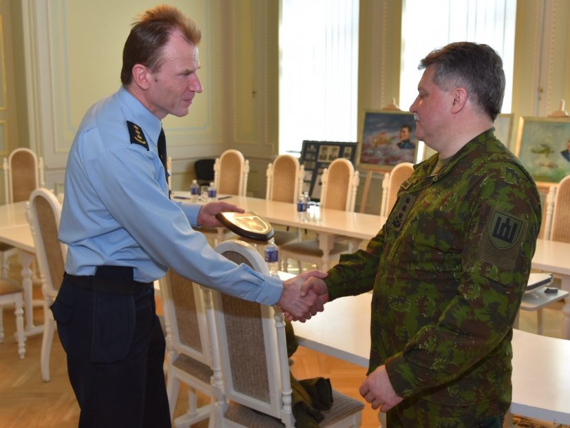 Kariuomenės vadas gen. ltn. Jonas Vytautas Žukas darbiniu vizitu lankėsi Karinėse oro pajėgose