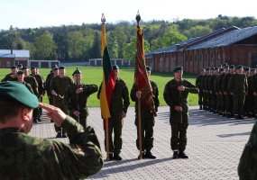 Juozo Vitkaus inžinerijos batalione iškilminga vyr. puskarininkių pasikeitimo ceremonija - 3