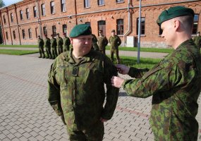 Juozo Vitkaus inžinerijos batalione iškilminga vyr. puskarininkių pasikeitimo ceremonija - 5