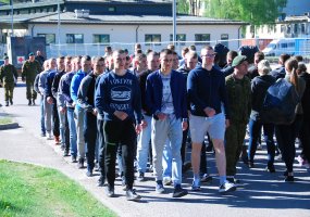Jonušo Radvilos mokomajame pulke Bazinius kario savanorio įgūdžių kursus pradėjo Lietuvos... - 2