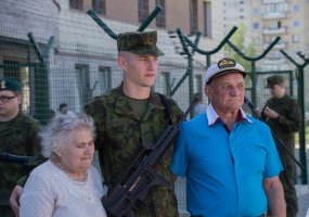Lietuvai prisiekė septyniasdešimt vienas Lietuvos didžiojo kunigaikščio Gedimino štabo bataliono... - 4