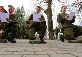 Beveik pusė Inžinerijos bataliono šauktinių liks tarnauti Lietuvos kariuomenėje  - 5