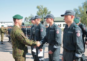 Bazinį kario savanorio įgūdžių kursą baigė Lietuvos policijos mokyklos kursantai  - 2