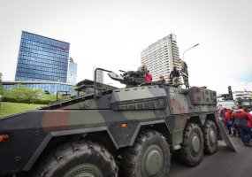 Pratybų taktinė pauzė - galimybė visuomenei pamatyti karinę techniką ir pabendrauti su kariais - 5