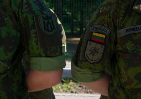 Lietuvos didžiojo kunigaikščio Gedimino štabo batalione lankėsi NATO RIS grupės vadas generolas... - 1