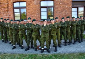  Inžinerijos batalione nėra merginų, yra tik karių ilgais plaukais - 2