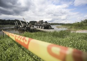 Over 200 military vehicles and roughly 1000 soldiers carry out a tactical crossing over Nemunas  - 5
