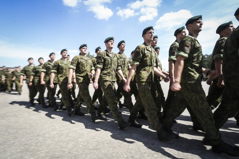 Rukloje ir Tauragėje į atsargą išleisti beveik 1000 šauktinių 
