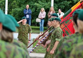 Valstybės dienos išvakarėse į atsargą išleisti šauktiniai kariai - 6