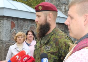 Nešdami kryžių kariai žygiuoja iš Klaipėdos į Kryžių kalną - 2
