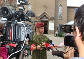 Nešdami kryžių kariai žygiuoja iš Klaipėdos į Kryžių kalną - 3