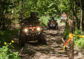 Krašto apsaugos savanorių pajėgų kariai sėda ant keturračių ir motociklų - 5