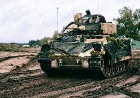 LDK Algirdo bataliono kariai kartu su sąjungininkais iš JAV treniruojasi vykdyti karines... - 2