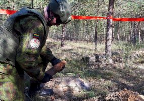 Juozo Vitkaus inžinerijos bataliono sprogmenų neutralizavimo specialistai įgūdžius tobulina... - 3