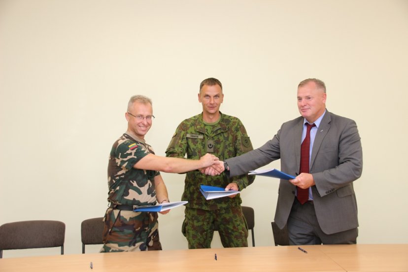 Pasirašytas susitarimas dėl Oro gynybos bataliono pratybų IAE teritorijoje