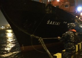 Gelbėjimo operacija sėkmingai baigta: incidentą jūroje patyręs keltas ir jį atlydėję Lietuvos... - 3