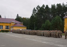Į Lietuvos karinę mokymo misiją Ukrainoje išvykusi grupė pradėjo rengti Ukrainos karius  - 1