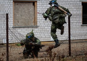 Tarptautinėse pratybose „Geležinis Vilkas“ treniruojamasi atlikti gynybinius veiksmus  - 1