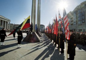 Fotogalerija: istorinės nuotraukos iš didžiausio Nepriklausomos Lietuvos karinio parado 2004-ųjų... - 4