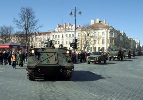 Fotogalerija: istorinės nuotraukos iš didžiausio Nepriklausomos Lietuvos karinio parado 2004-ųjų... - 6