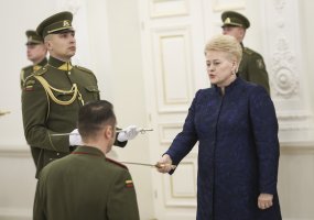 Prezidentūroje suteikti aukštieji kariniai laipsniai ir įteikti valstybiniai apdovanojimai - 3