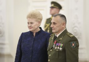 Prezidentūroje suteikti aukštieji kariniai laipsniai ir įteikti valstybiniai apdovanojimai - 5