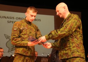 Oro gynybos batalione apdovanoti geriausi kariai - 3