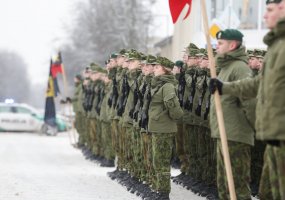 Švenčių išvakarėse kariniuose vienetuose  vieningai skambėjo karių priesaikos žodžiai - 4