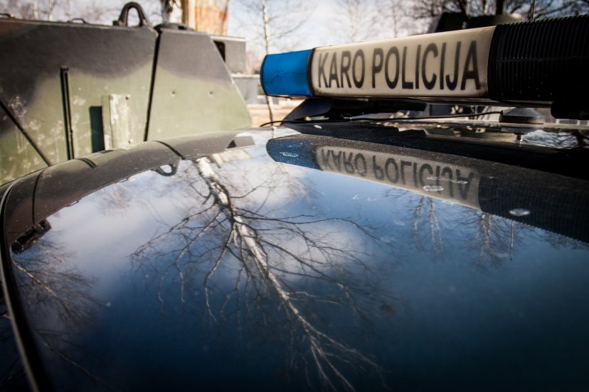Karo policija pradėjo tyrimą dėl galimo mėginimo realizuoti neteisėtai įgytą karinę ekipuotę 