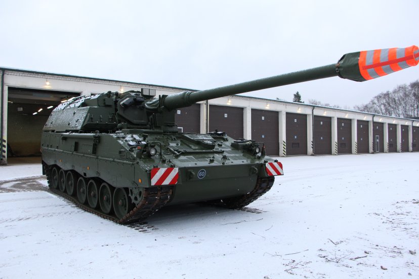 Artilerijos batalioną pasiekė pirmosios modernizuotos haubicos PzH 2000 