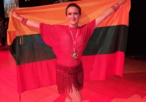 Seržantė pasaulį užkariauja šokio žingsneliu - 1