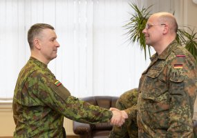 Commander of the Lithuanian Armed Forces thanked the outgoing Commander NATO eFP BG in person - 2