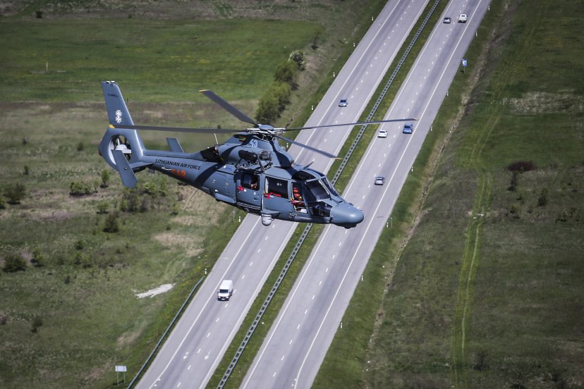 Karinių oro pajėgų sraigtasparnis ieškojo dingusios senolės