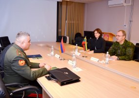 Lietuvoje lankęsis Armėnijos kariuomenės vado pavaduotojas domėjosi puskarininkių rengimo sistema - 5