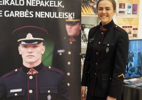 Vilniaus knygų mugės lankytojai susipažįsta su naujausiais Lietuvos karo akademijos leidiniais - 3