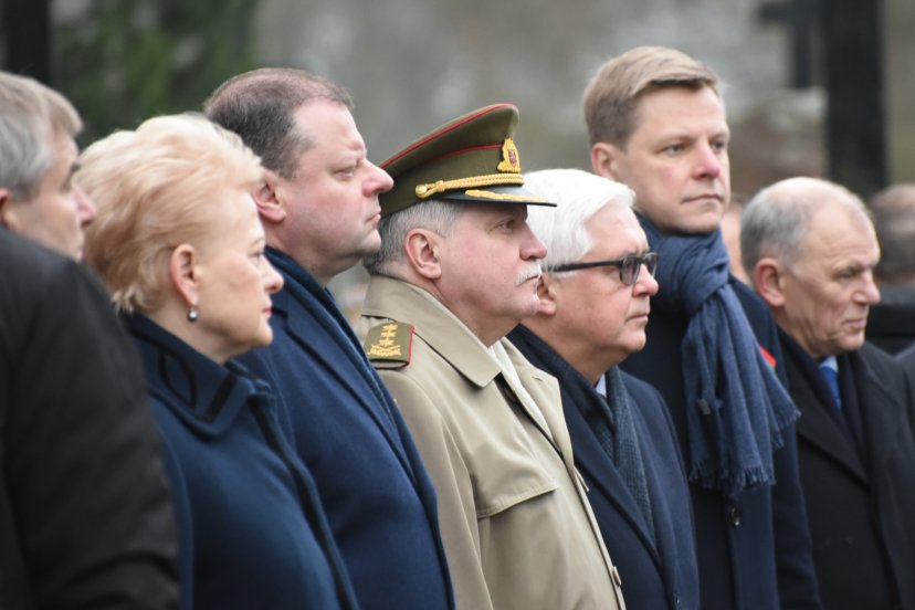 Nepriklausomybės akto signatarai pagerbti Rasų kapinėse 
